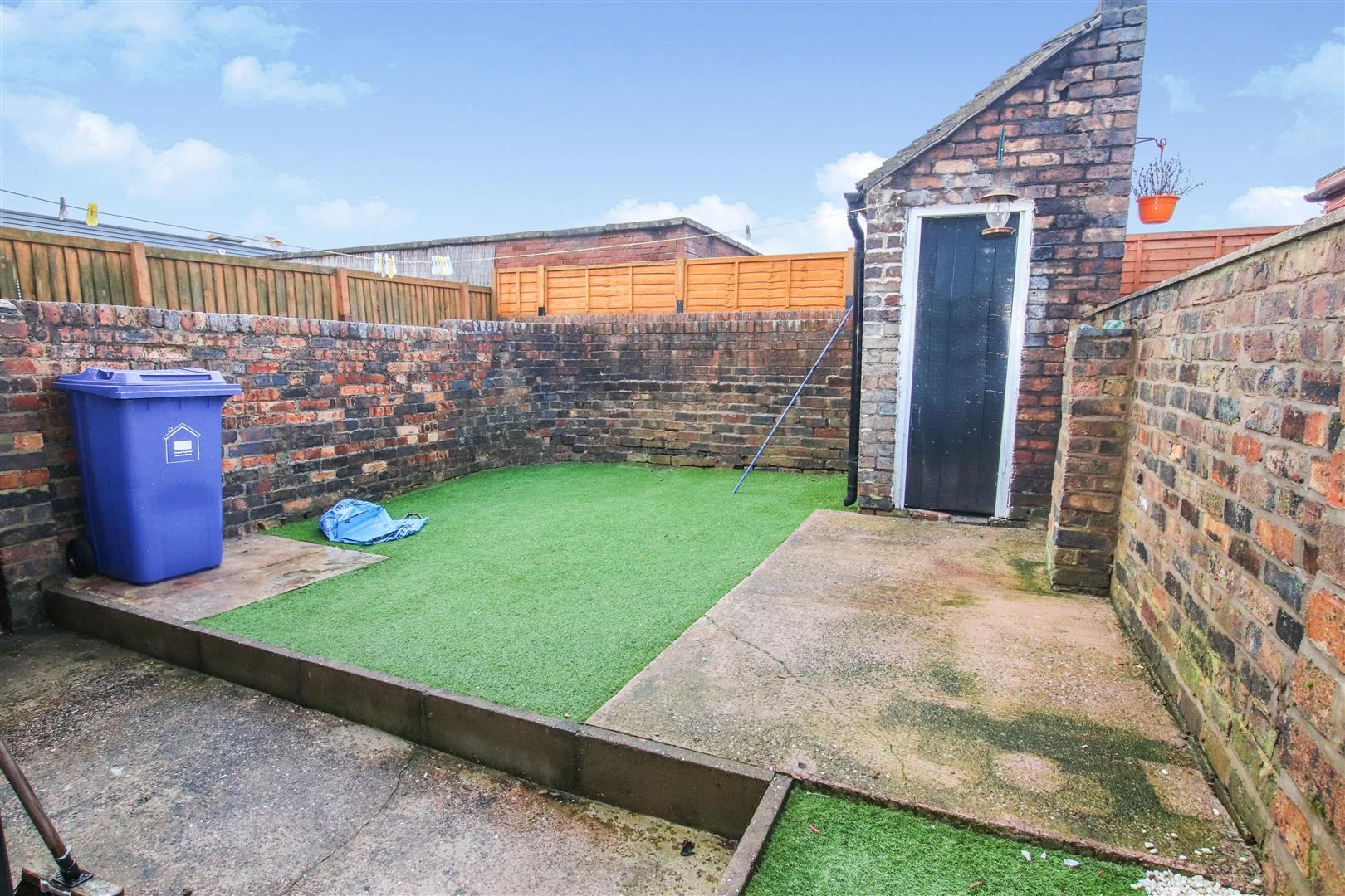 ENCLOSED REAR YARD